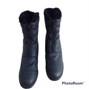 Comb Last Woman's Sz 11M Snow boots black almond toe fur lined rubber soles